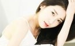 坐到桌上腿张开H